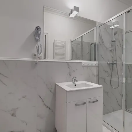 Dwie Wieze בית הארחה 3*