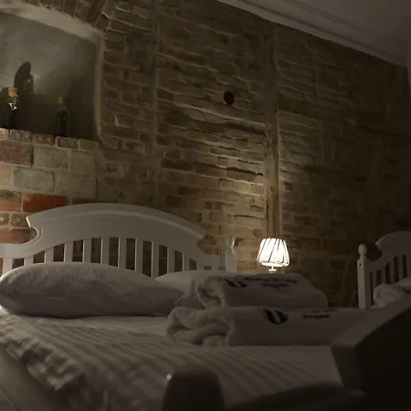 Dwie Wieze בית הארחה 3*