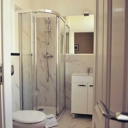 Dwie Wieze בית הארחה 3*