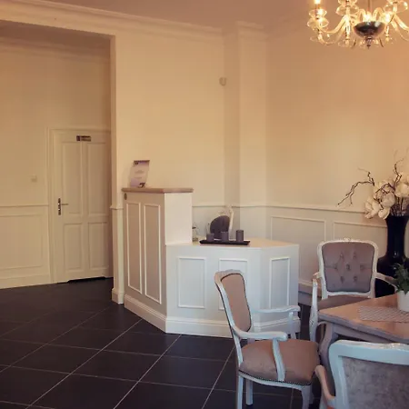 Dwie Wieze בית הארחה 3*